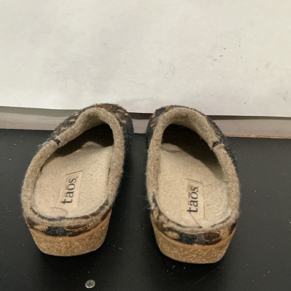 Taos Woolderness 2 Floral Clog Slippers Shoes Womens 6-6.5 Gray Felt Wool Mules - Picture 4 of 8